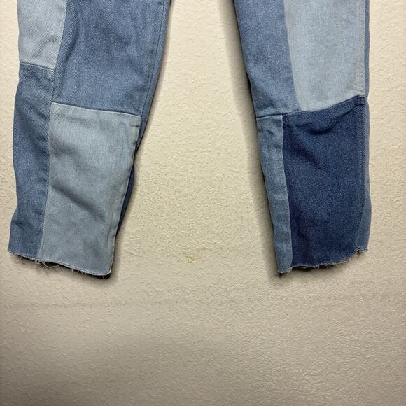 Hollister Patchwork Frayed Hem Ultra High Rise Mom Jean 26/27 (3R) - Picture 4 of 8